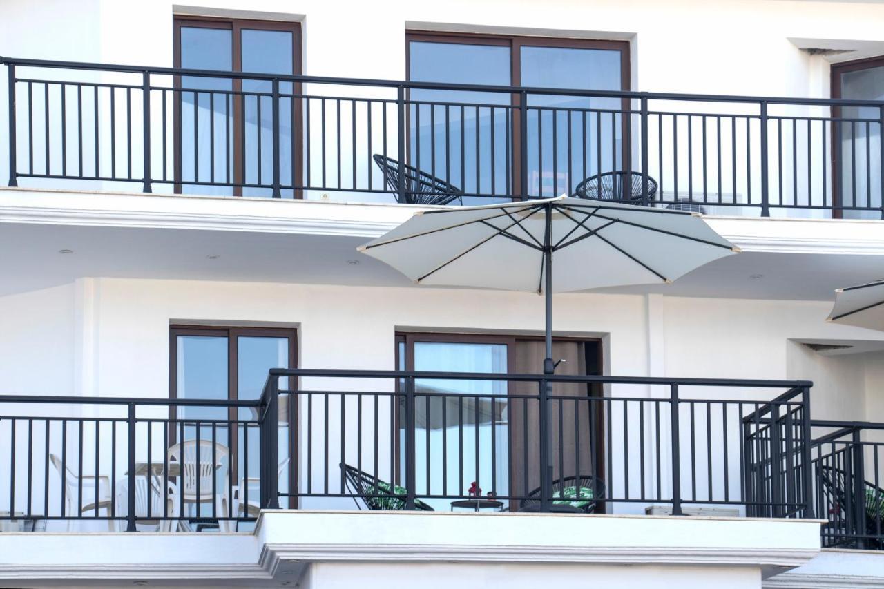 D & E Apartments Скиатос Екстериор снимка