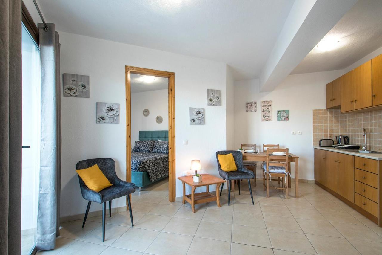 D & E Apartments Скиатос Екстериор снимка